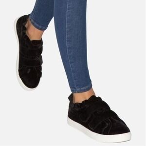 Shoe Dazzle Yolanda velvet Sneakers Ruffle Trim Low Top Casual Shoes Size 6.5